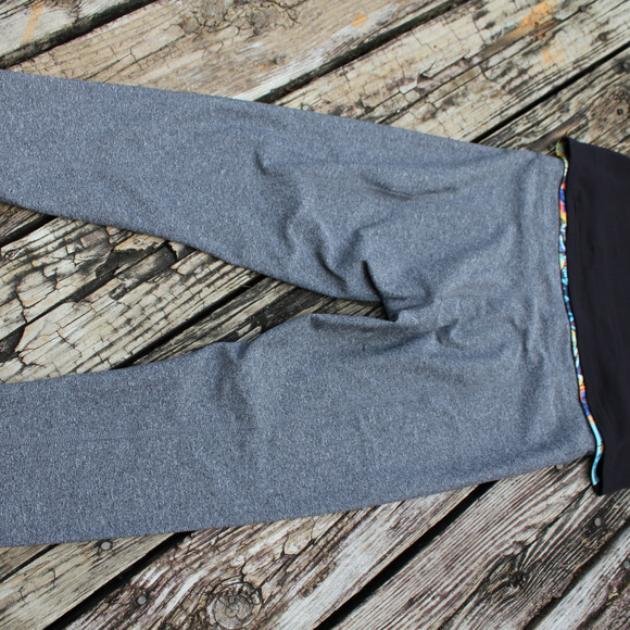 Marika Performance Slim Legging Capri, Gray Small - Picture 7 of 8